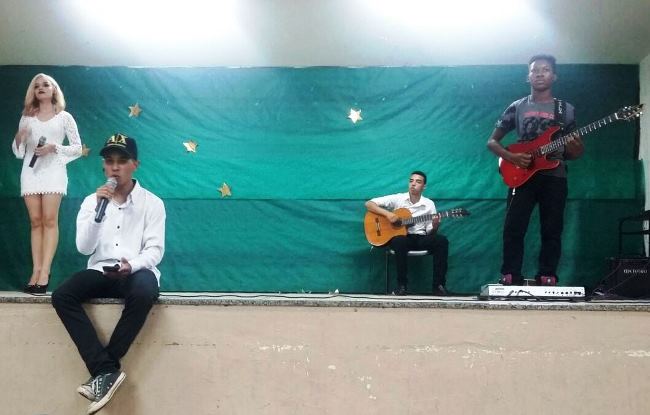 Estudantes apresentaram as faixas do CD 